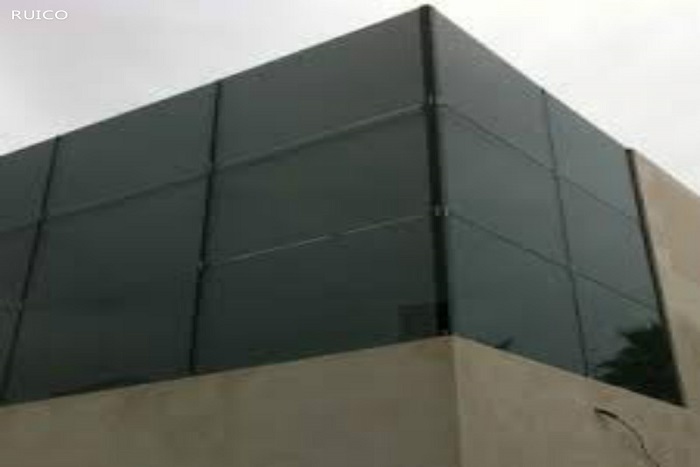 Why can fire-retardant coatings for steel structures be flame-retardant?